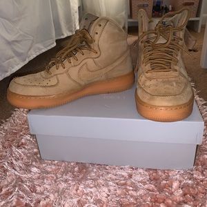 High top Air Force 1 swoosh edition ✨